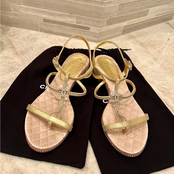 Authentic CHANEL  Low Heel Leather  Sandals, Gold  size 40.5 Rhinestones - Picture 3 of 14